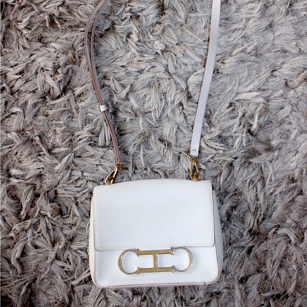 PRELOVED CAROLINA HERRERA - INITIALS INSIGNIA | MEDIUM SHOULDER BAG